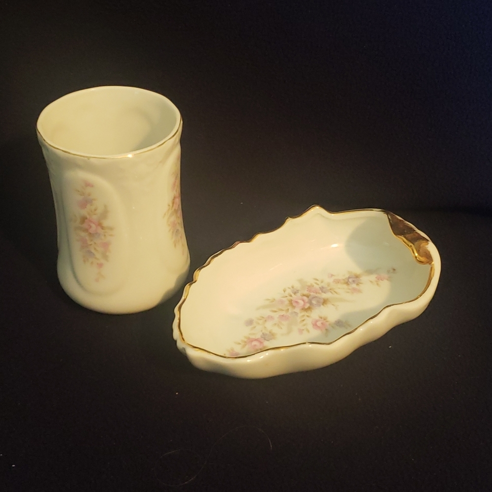 LEFTON HANDPAINTED CHINA BATHROOM SOAP DISH AND GLASS #6433
